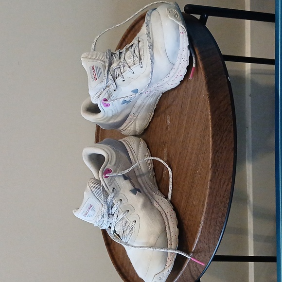 Woman's Underarmour shoes Grey with pink splatter good condition size 7 - Picture 3 of 7